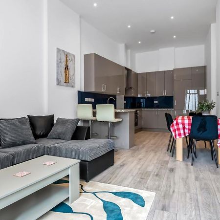 Lovely 1 Bedroom Apartment In Central 沃金 外观 照片