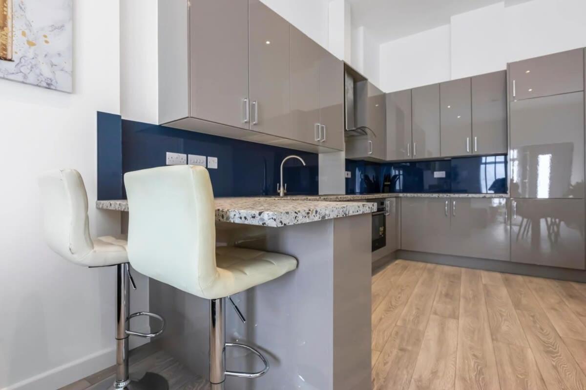 Lovely 1 Bedroom Apartment In Central 沃金 外观 照片