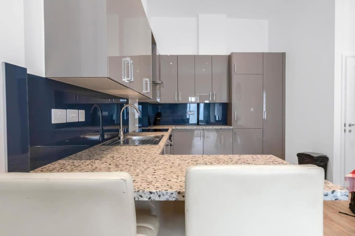 Lovely 1 Bedroom Apartment In Central 沃金 外观 照片