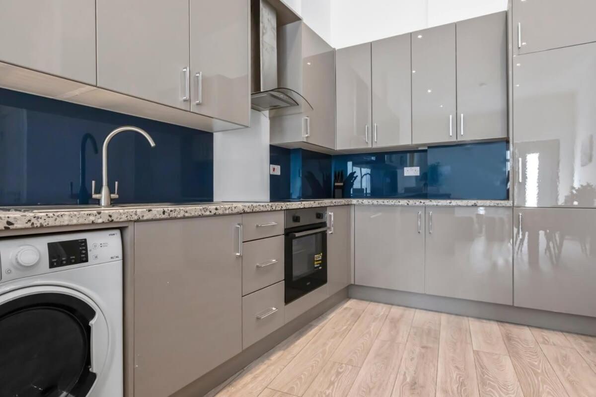 Lovely 1 Bedroom Apartment In Central 沃金 外观 照片