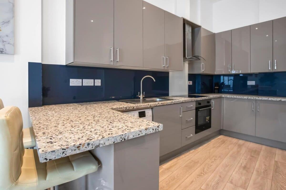 Lovely 1 Bedroom Apartment In Central 沃金 外观 照片