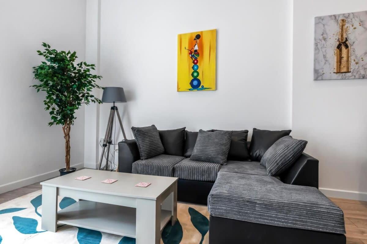 Lovely 1 Bedroom Apartment In Central 沃金 外观 照片