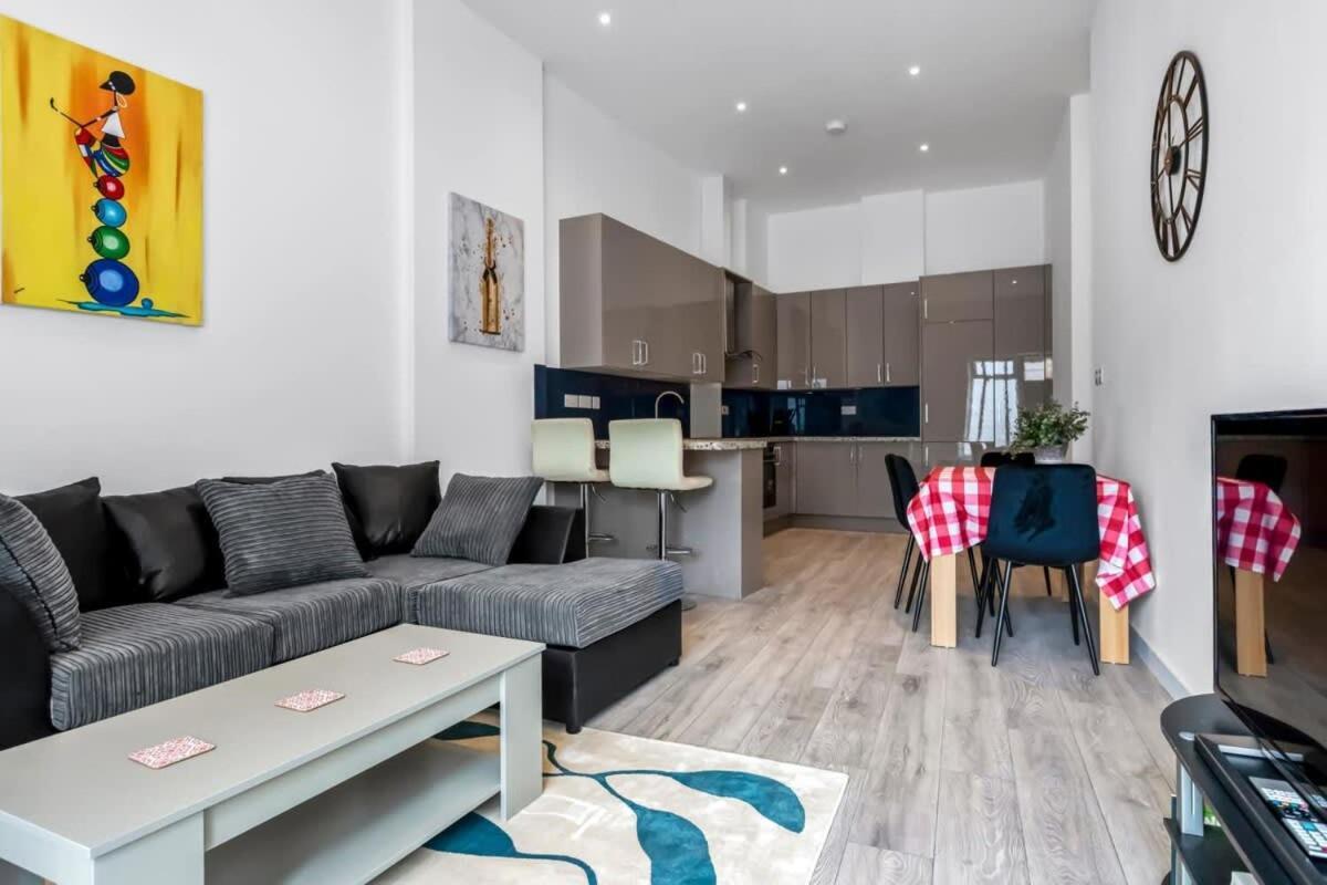 Lovely 1 Bedroom Apartment In Central 沃金 外观 照片