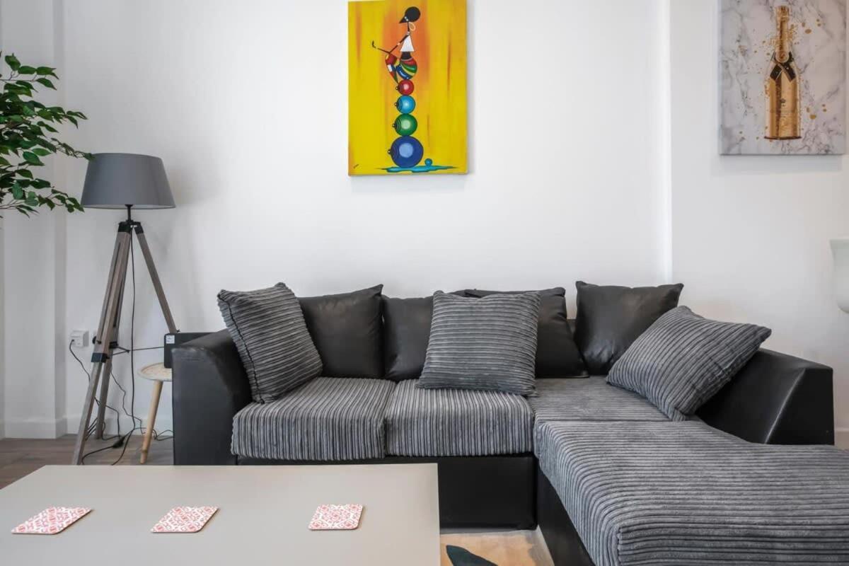 Lovely 1 Bedroom Apartment In Central 沃金 外观 照片